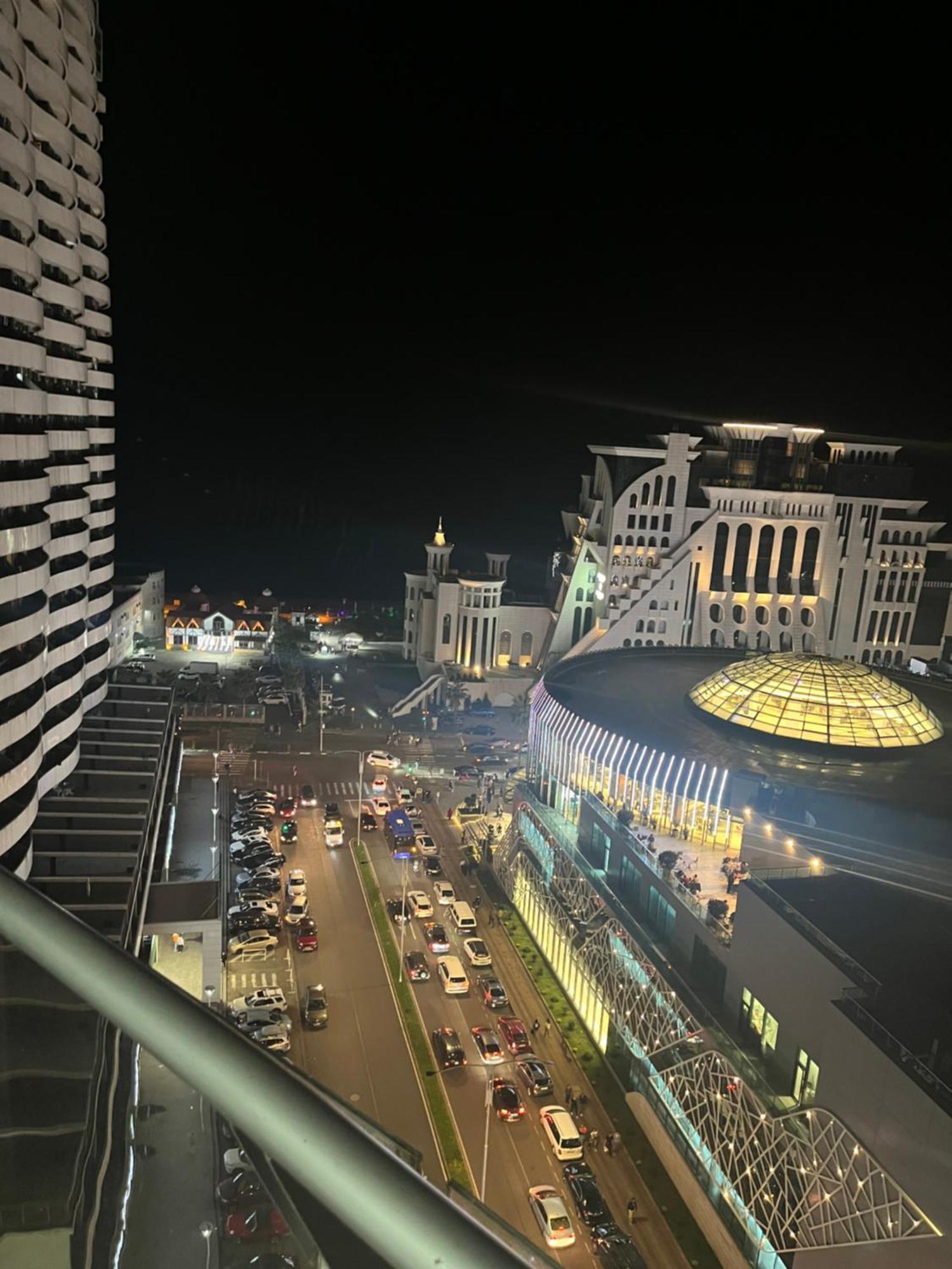 Orbi Plaza Tamara Aparthotel Batumi Exterior foto