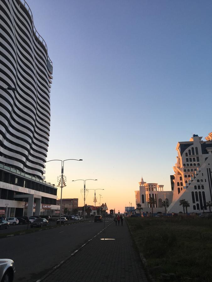 Orbi Plaza Tamara Aparthotel Batumi Exterior foto