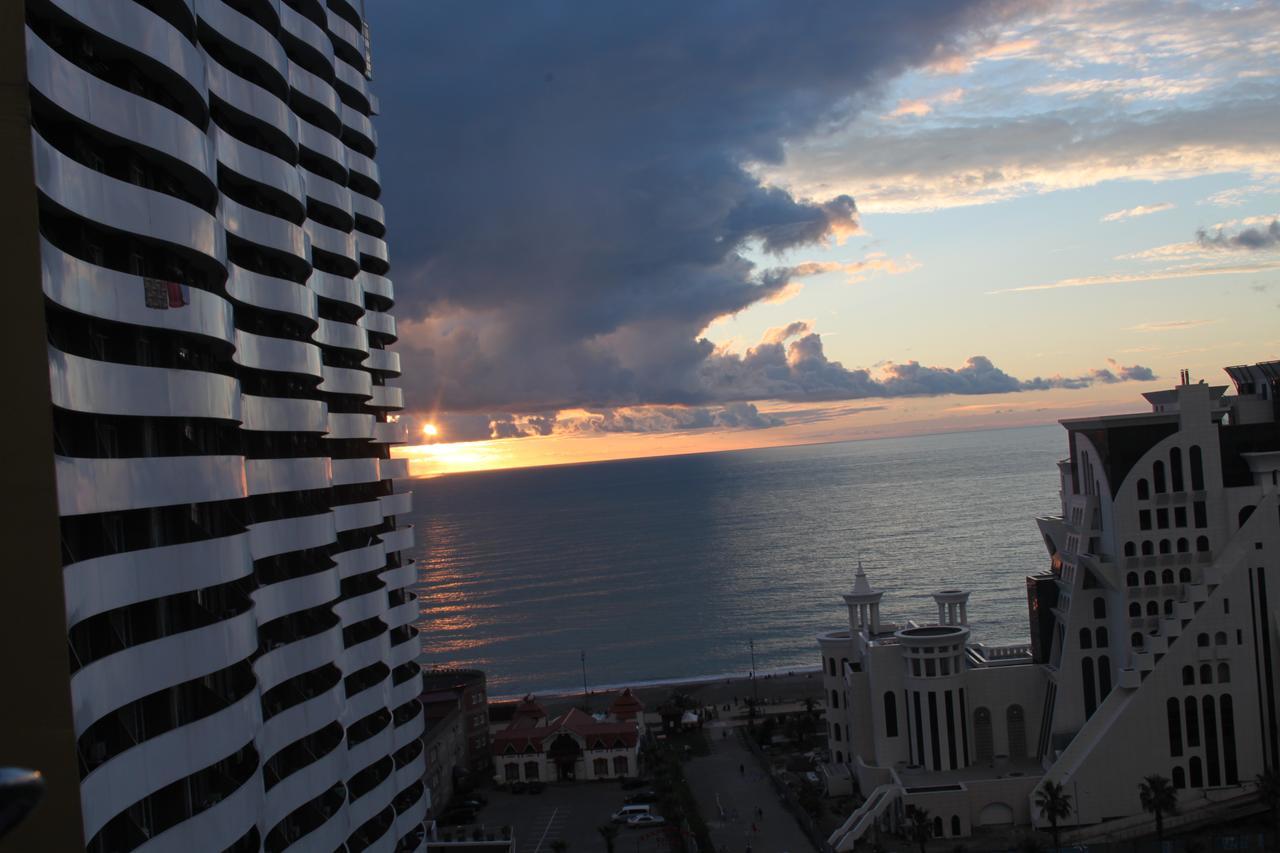Orbi Plaza Tamara Aparthotel Batumi Exterior foto